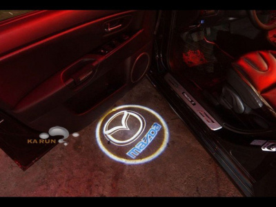 Лазерная подсветка Welcome со светящимся логотипом Kia в черном металлическом корпусе, комплект 2 шт.